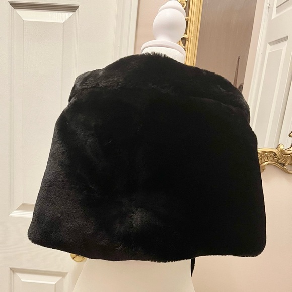Black Faux Fur Shawl Wrap Evening Stole Clip Closure - Picture 4 of 11